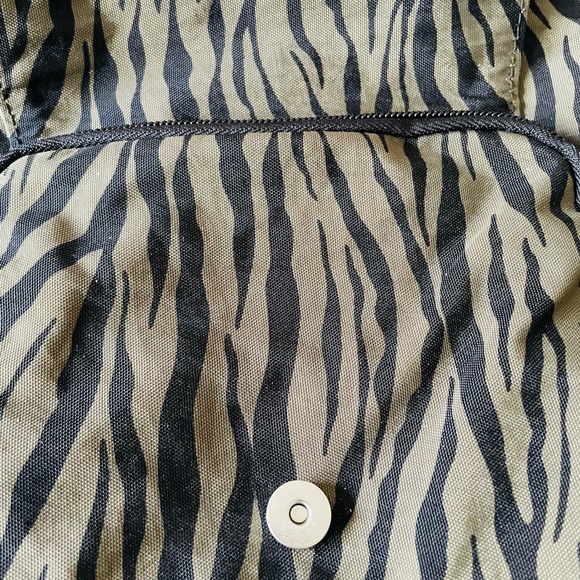 Baggelini Backpack - Picture 3 of 11